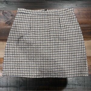 Marie coco mini skirt size medium black tan houndstooth